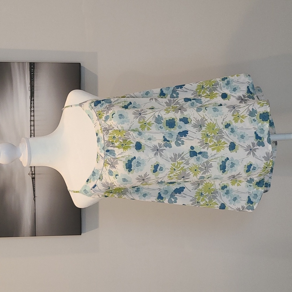 LOFT womens floral print cami with adjustable straps. Size large